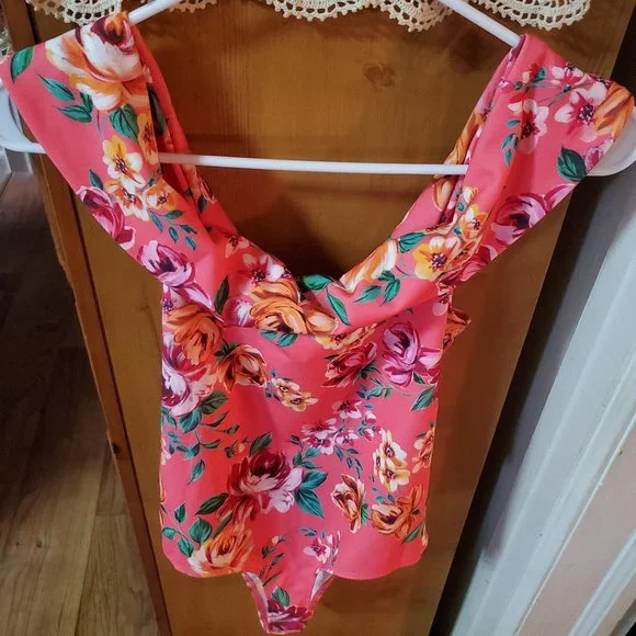 PRICE DROP! GBG FLORAL PRINT ONE PIECE SWIMSUIT-NWT - Picture 2 of 6